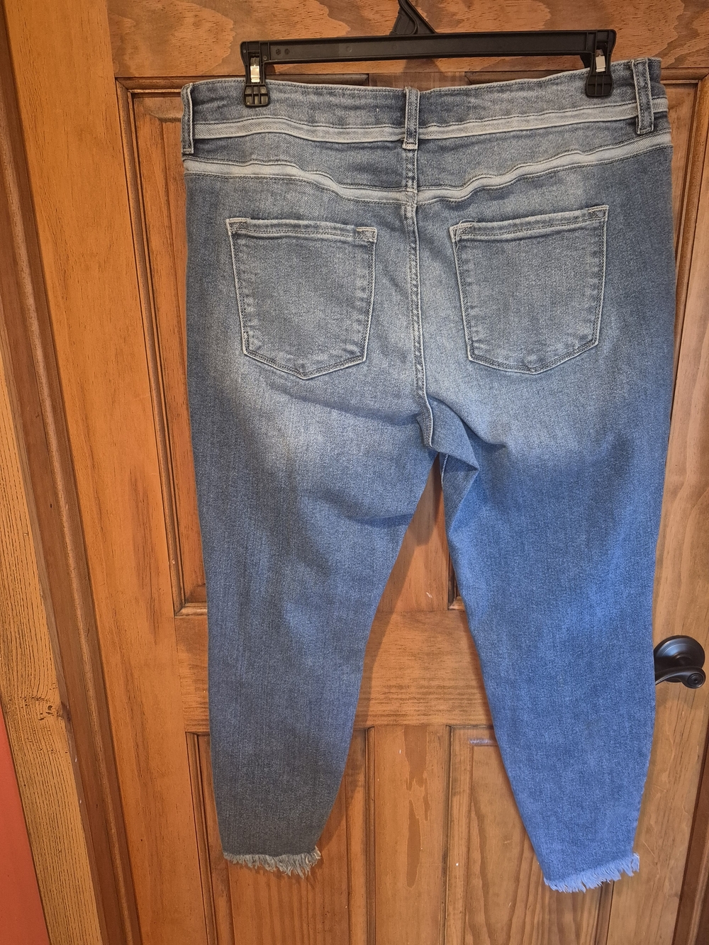 KanCan Light Wash Ankle Crop Jeans with Frayed Hem - Picture 5 of 6
